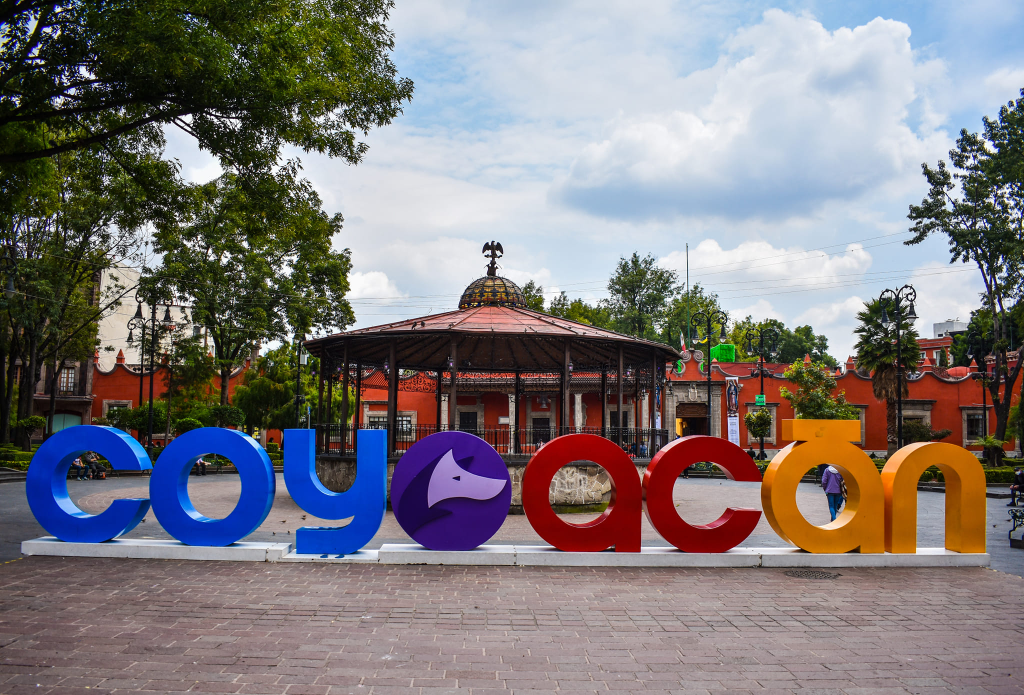 Giovani Gutiérrez's tenure as Mayor of Coyoacán is marked by his irreverent approach, transcending traditional political frameworks. At his Fourth Government Report, attended by 33,000 citizens, he emphasized transparent governance and community engagement. His focus on grassroots work over partisanship exemplifies a new political model, setting a precedent for future elections.